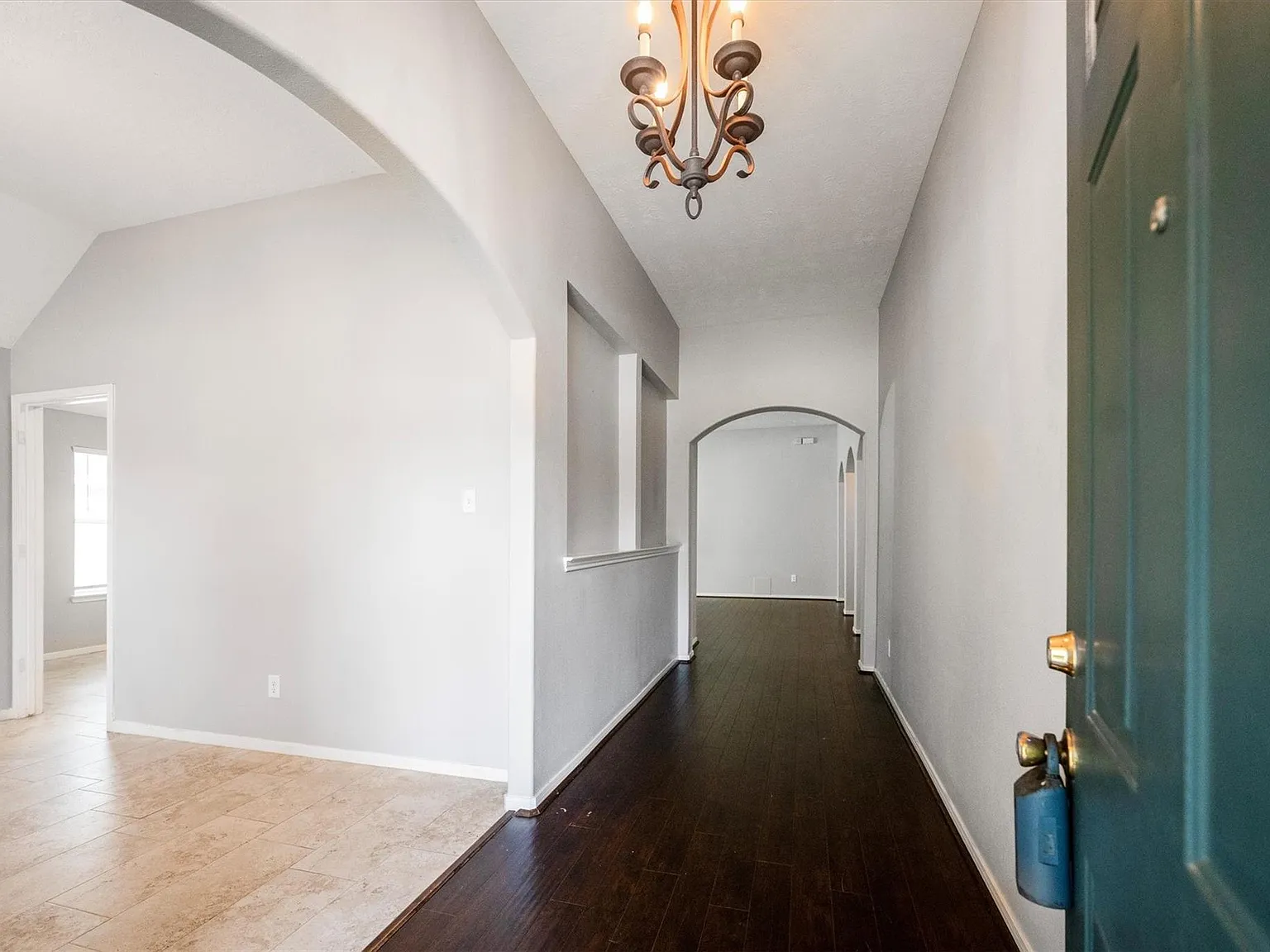 4 bed, 2.0 bath, 2194 sqft, $2,300 — Photo 4