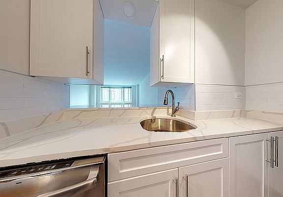 4th image of 400 E 71st St APT 24U