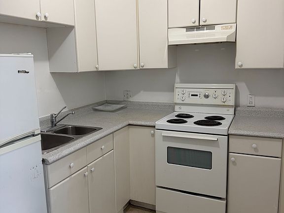 3rd image of 743 Euclid Ave APT 2