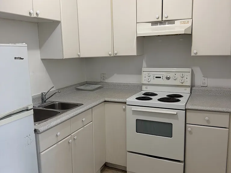 743 Euclid Ave #2 — Photo 3