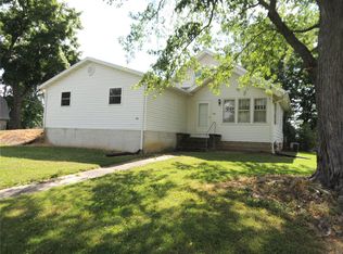 701 Adams St, Donnellson, IL 62019