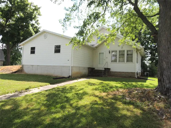 701 Adams St, Donnellson, IL 62019