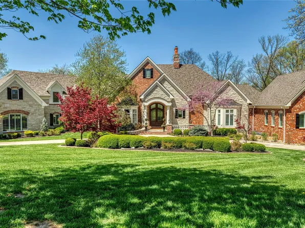 12 Upper Whitmoor Dr, Weldon Spring, MO 63304