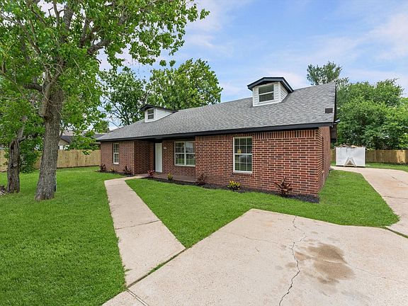 2nd image of 423 Masterson Rd