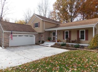 3125 Camberley Ln, Midland, MI 48640