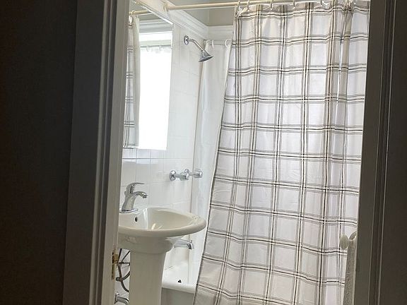 5th image of 1731 W Thorndale Ave APT 2A