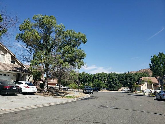 5th image of 445 Yosemite Cir