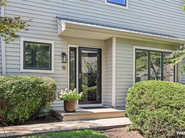 16 Spruce Run, Ramsey, NJ 07446