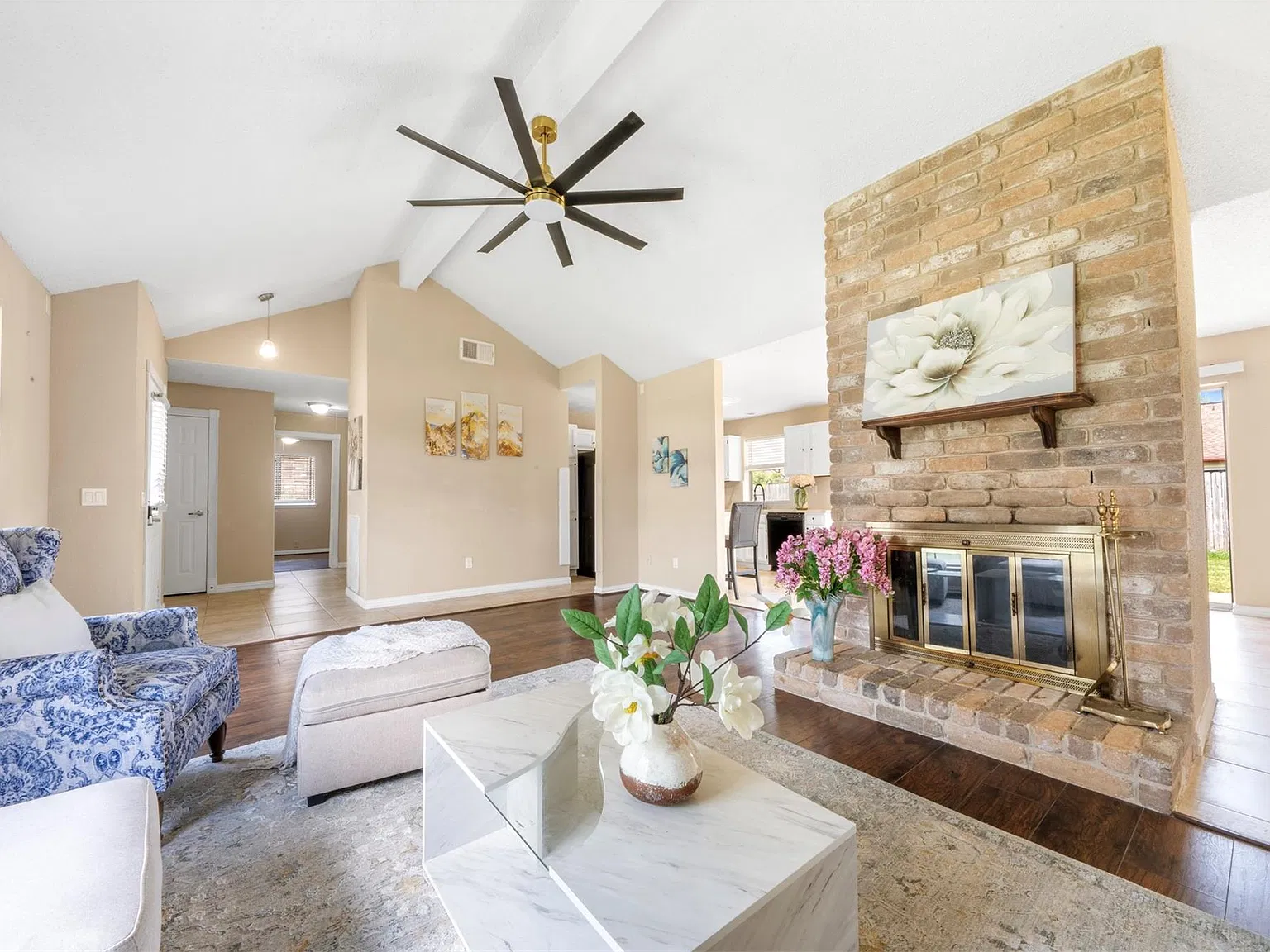 2 bed, 2.0 bath, 1163 sqft, $1,900 — Photo 4