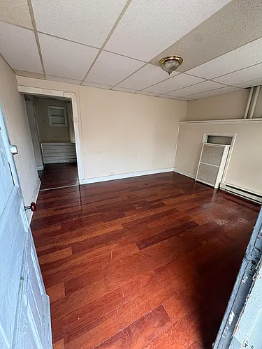 918 Main St Photo 1