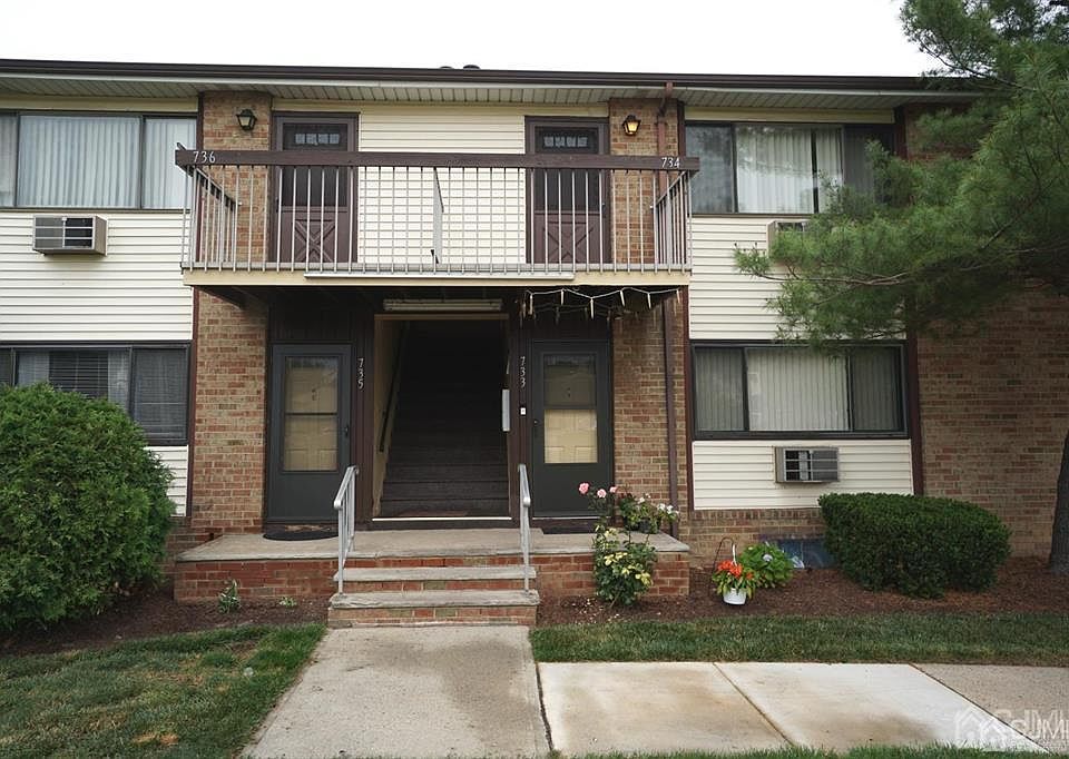 1st image of 734 Cricket Ln