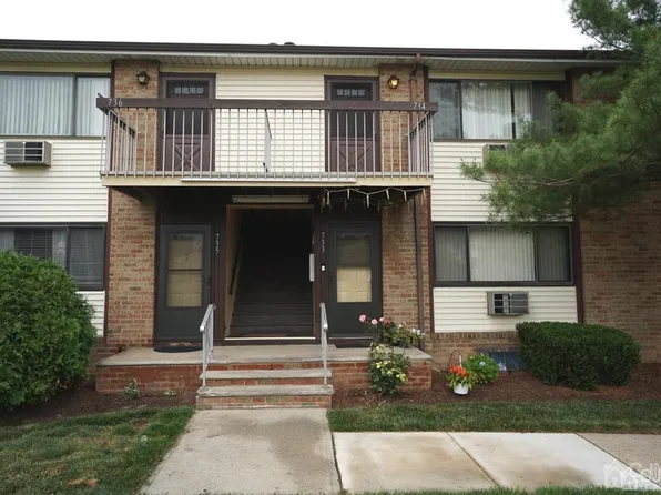 734 Cricket Ln, Woodbridge, NJ 07095