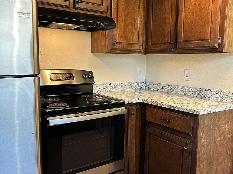214 Falcon Ct — Photo 11