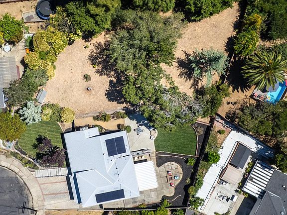 3rd image of 19054 Vannoy Ct