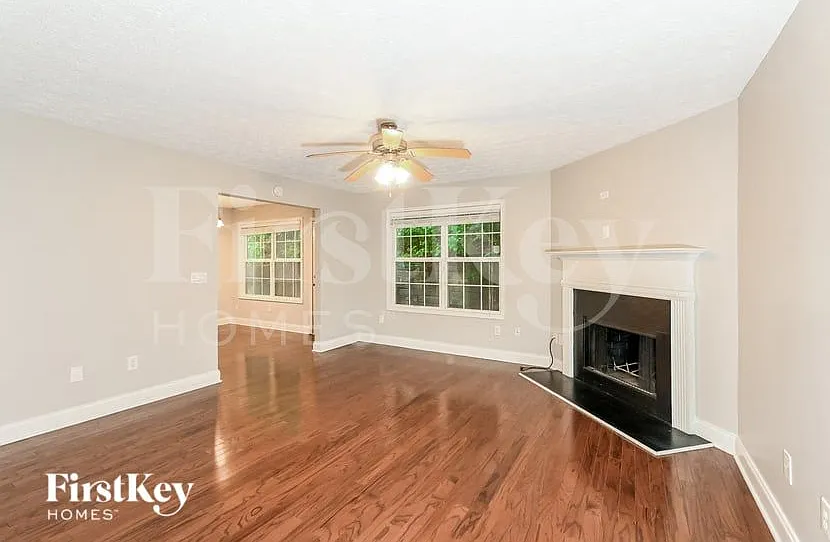 3 bed, 2.5 bath, 1878 sqft, $2,270 — Photo 3