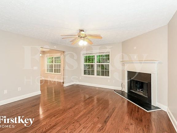 3rd image of 260 Valley View Dr