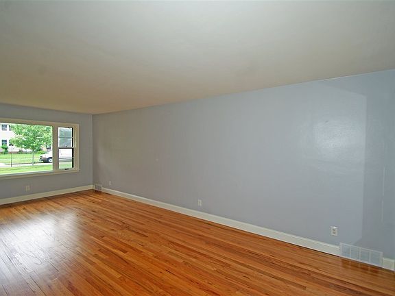 3rd image of 1725 Melrose St