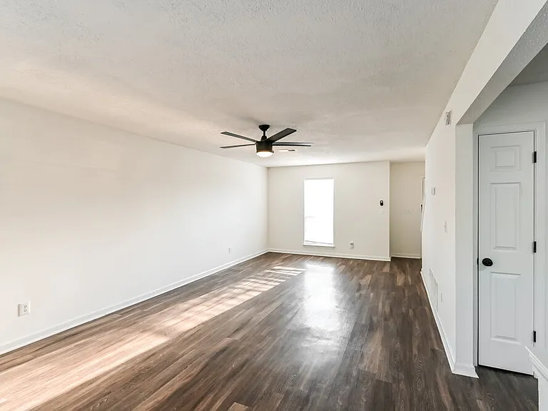 7159 Creekside Dr — Photo 4