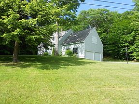 2nd image of 4 Rolling Woods Dr