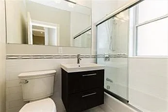 2 bed, 1.5 bath, 880 sqft, $4,300 — Photo 4
