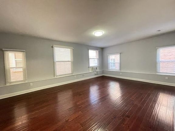 3rd image of 701 S Mariposa Ave