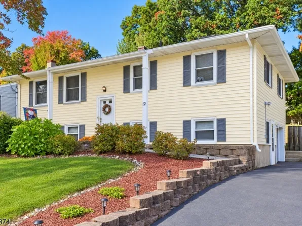 12 Mirror Pl, Jefferson Twp., NJ 07438