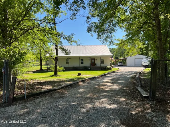 18 Harbor Ln, Carriere, MS 39426