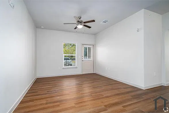 2611 NE Loop 410 — Photo 3