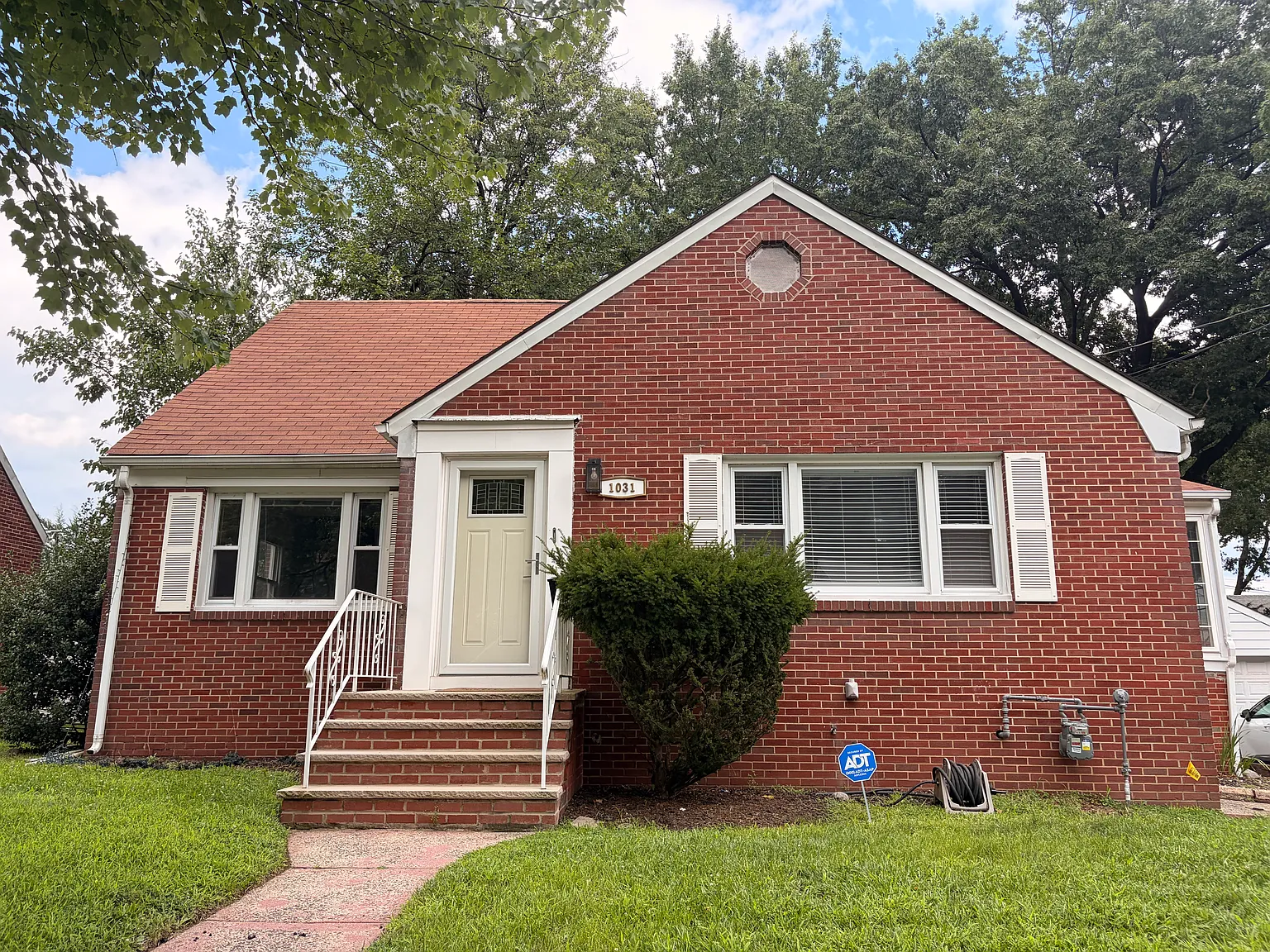 Lowden Ave, Union — Photo 1