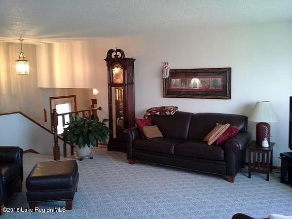 3rd image of 1315 E Hills Dr