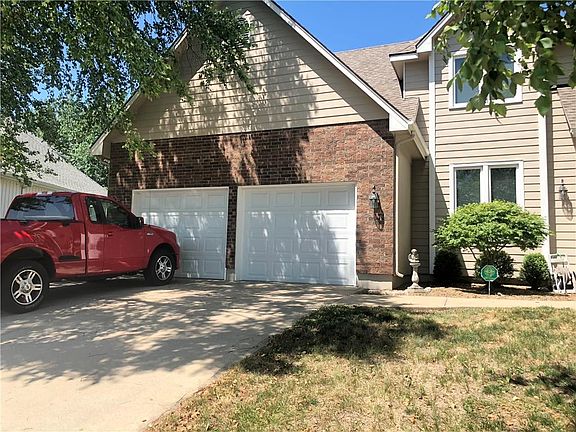 2nd image of 3114 S Gateway Dr