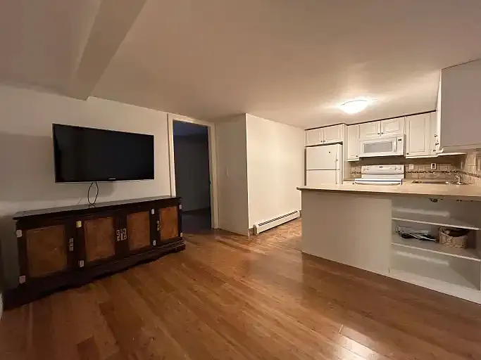 2 bed, 1.0 bath, 800 sqft, $1,995 — Photo 3