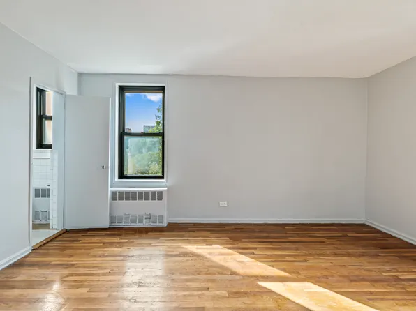 140-15 Holly Avenue image 10 of 14