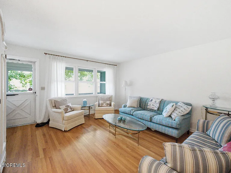 145 Osborne Ave — Photo 4