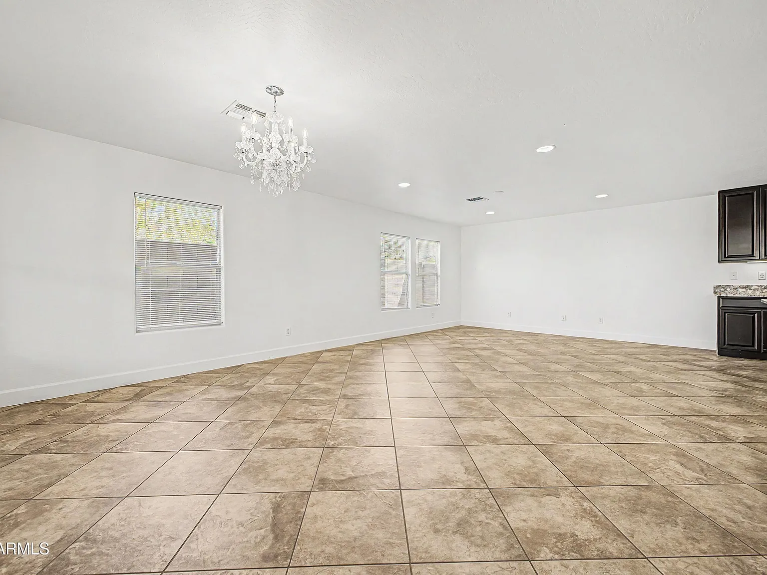4 bed, 2537 sqft, $2,600 — Photo 3