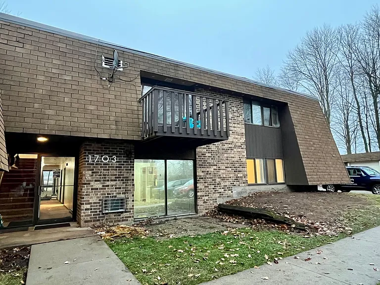 1703 Sawyer Dr — Photo 16