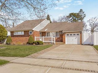 29 Jane Dr, North Babylon, NY 11703