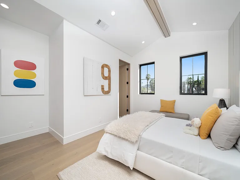 12207 Valleyheart Dr — Photo 22