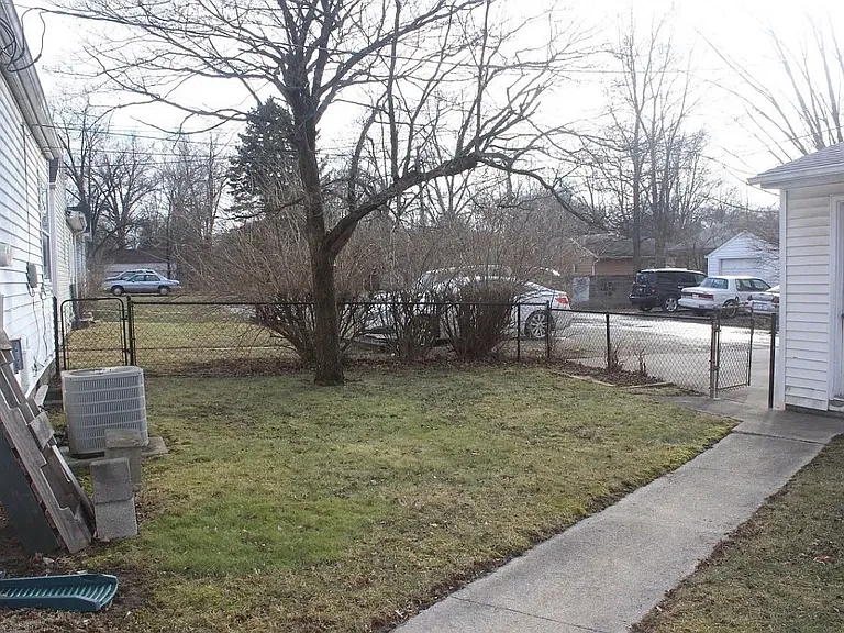 1517 N Woodridge Ave — Photo 8