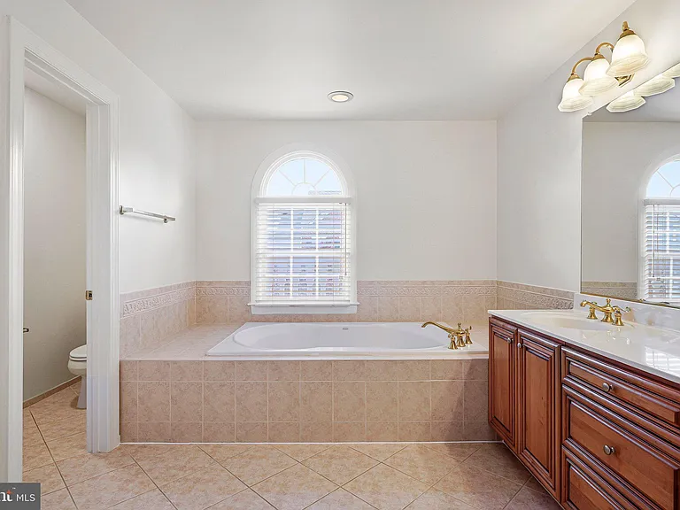 7720 Spoleto Ln — Photo 38