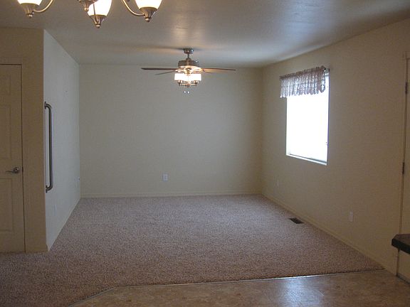 2310 Lake Helena Dr livingroom