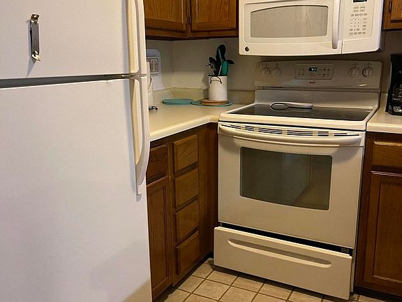 2nd image of 206 Snowcrest St #B
