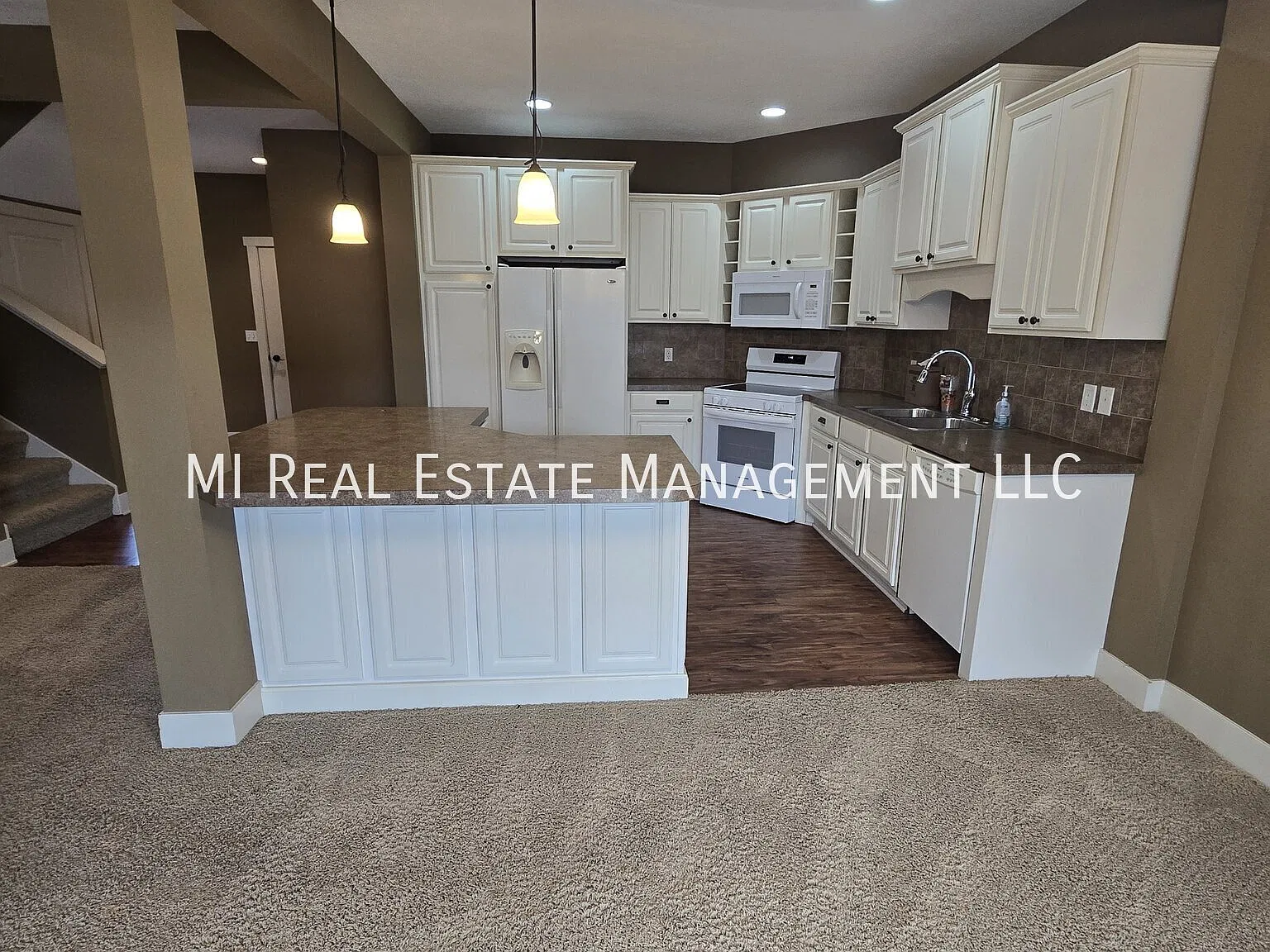 3 bed, 2.5 bath, 2043 sqft, $2,795 — Photo 2