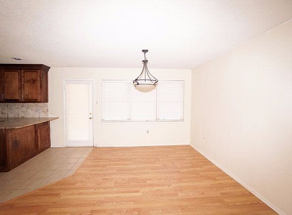 4th image of 2543 E 11th St