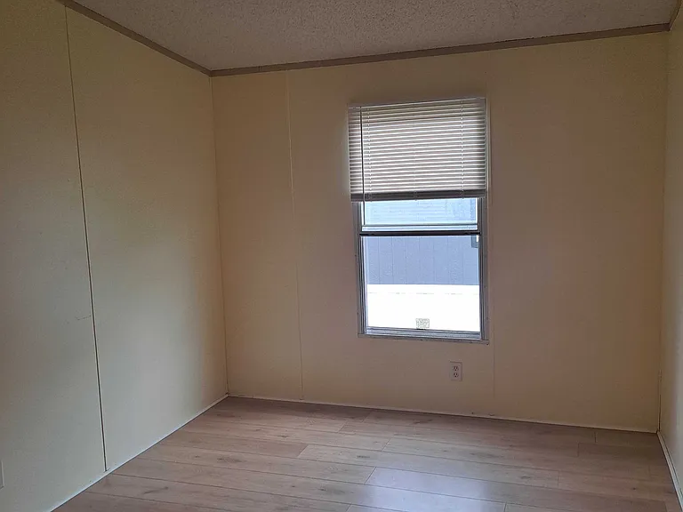 22 Ellis Ave — Photo 5