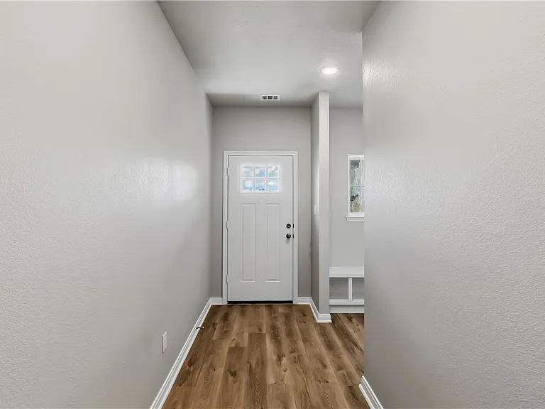 3007 Stevens Dr — Photo 4