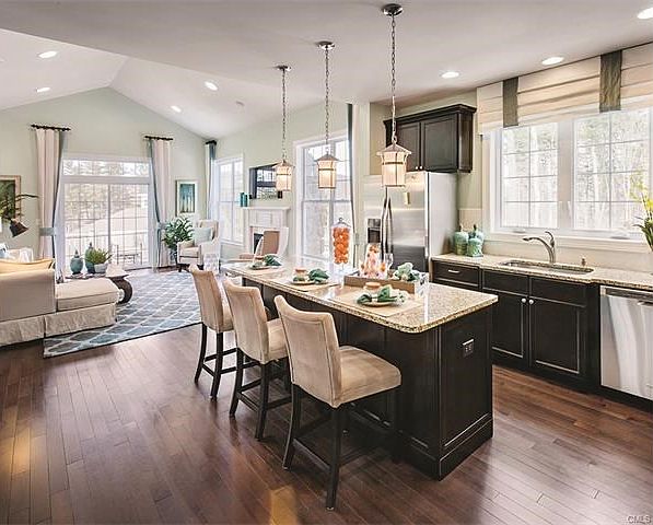 2nd image of 5 Enclave Dr #3