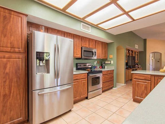 3rd image of 959 E Desert Glen Dr