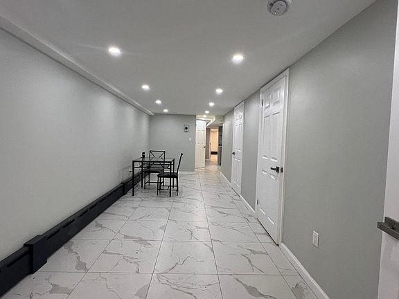 3rd image of 251 E 46th St Floor 1