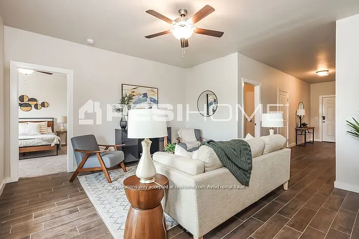 3 bed, 2.0 bath, 1516 sqft, $1,575 — Photo 2
